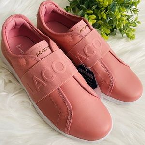 Lacoste Woman Sneakers / size 9